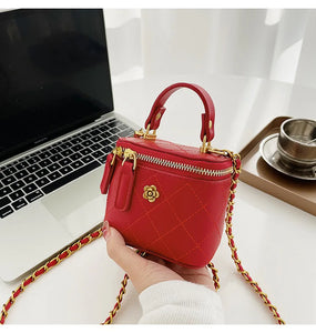 Small Shoulder Bucket Mini Bag Crossbody with Metal Chain – Trendy and Versatile Handbag