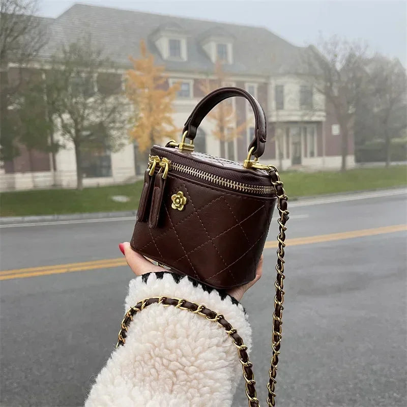 Small Shoulder Bucket Mini Bag Crossbody with Metal Chain – Trendy and Versatile Handbag