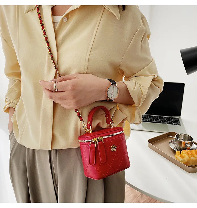 Small Shoulder Bucket Mini Bag Crossbody with Metal Chain – Trendy and Versatile Handbag