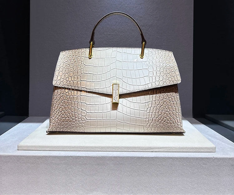 Shell-Shaped Crocodile Pattern Leather Bag – Luxe Texture, Bold Silhouette