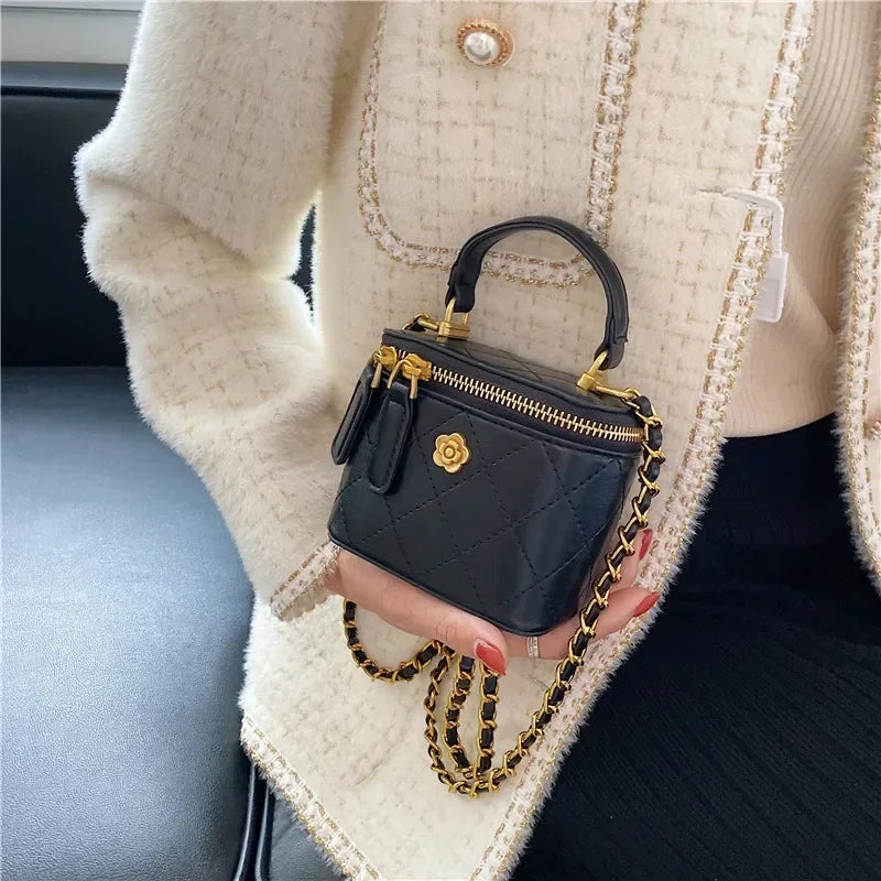 Small Shoulder Bucket Mini Bag Crossbody with Metal Chain – Trendy and Versatile Handbag