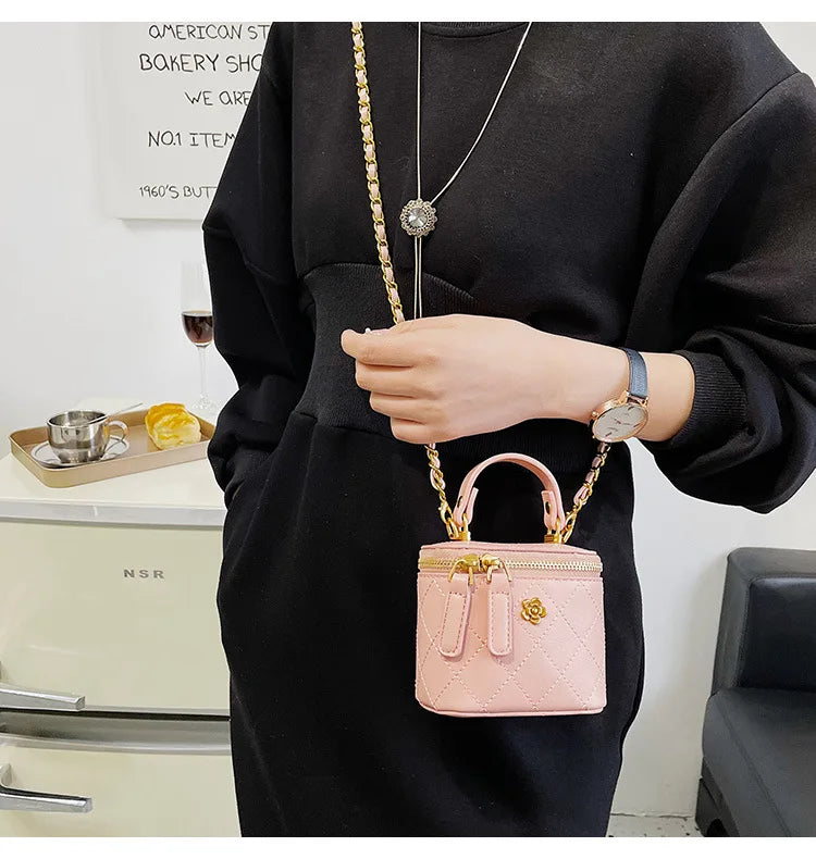 Small Shoulder Bucket Mini Bag Crossbody with Metal Chain – Trendy and Versatile Handbag