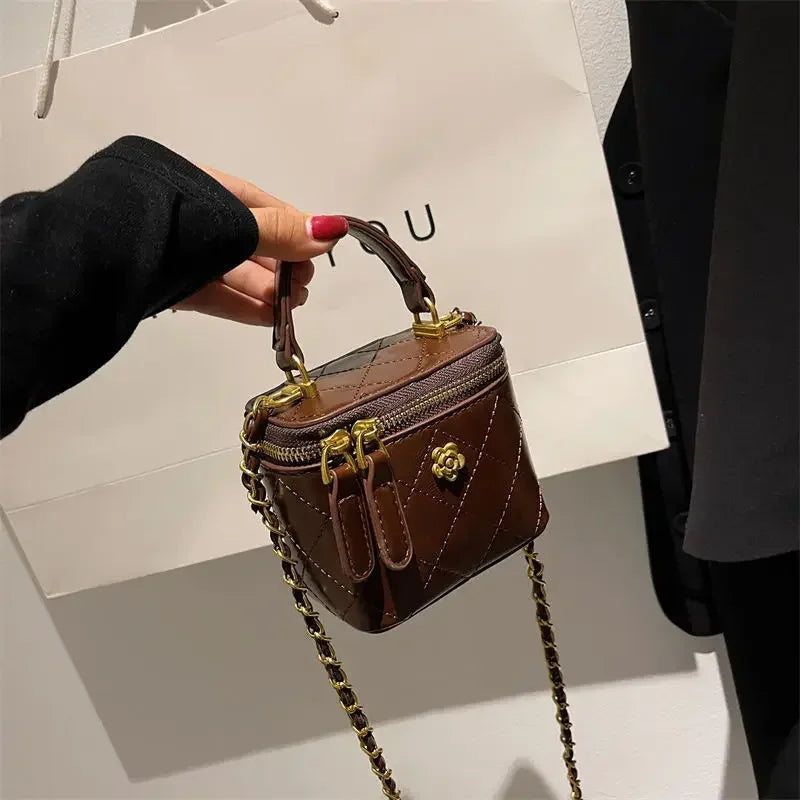 Small Shoulder Bucket Mini Bag Crossbody with Metal Chain – Trendy and Versatile Handbag
